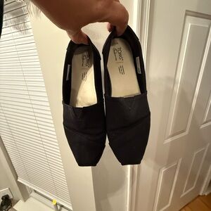TOMS women’s size 11 Black Slip-On Shoes